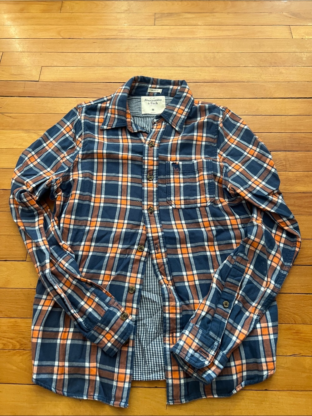 Abercrombie & Fitch Men Navy and Orange Plaid Button-Down Flannel Shirt. Size M